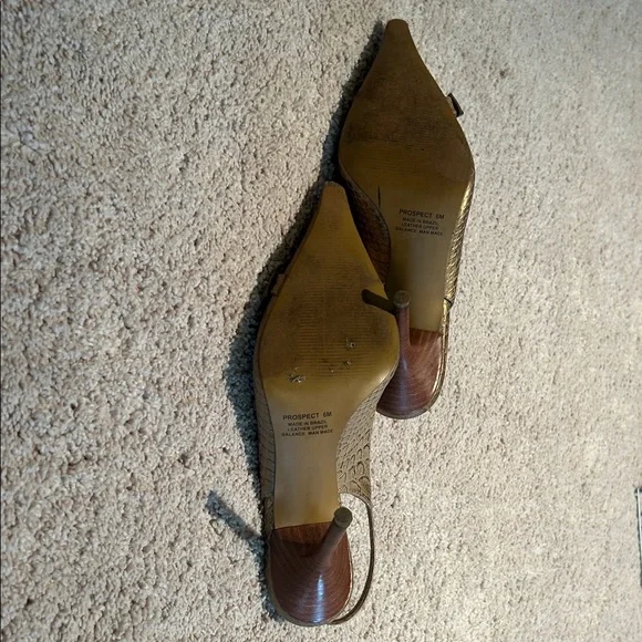 Carlos by Carlos Santana Stylish Gold Slingback Heels w/Authentic Buckle Size 6 - Picture 5 of 5